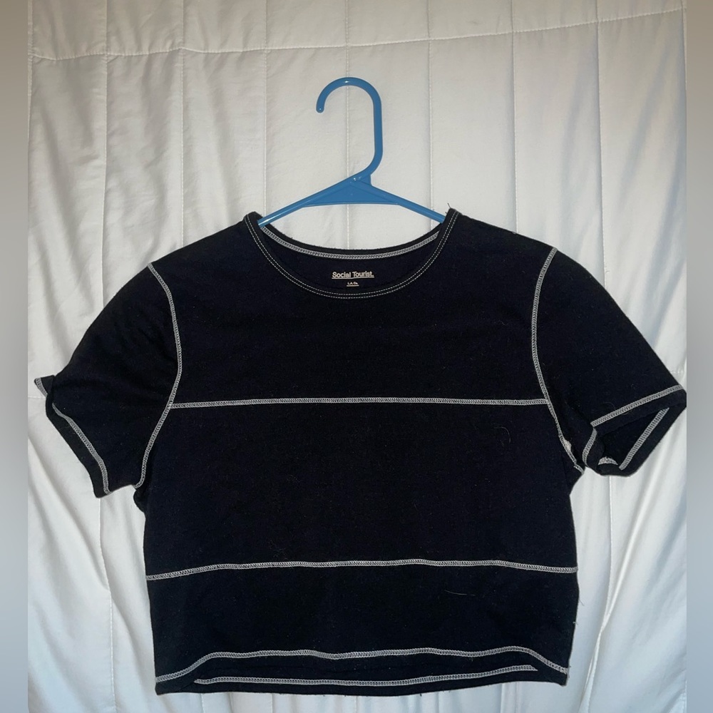 Hollister Social Tourist Cropped Tee Shirt Size Small